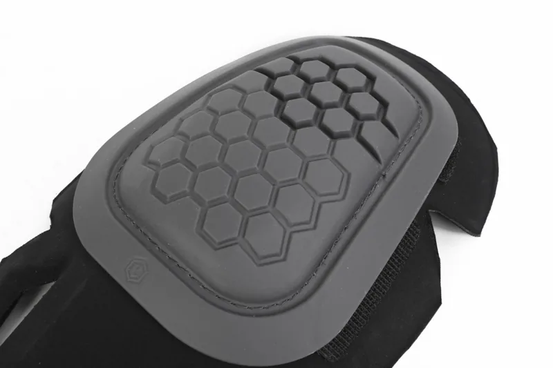 EM7077 E4 Tactical Pant Kneepads construction detail 4