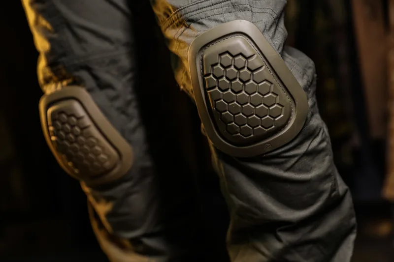 EM7077 E4 Tactical Pant Kneepads application scene 1