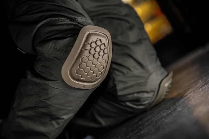 EM7077 E4 Tactical Pant Kneepads application scene 2