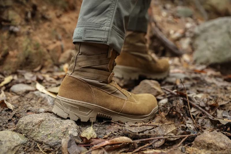 EM7216 “rattlesnake”8”High Top Desert Boots application scene 1
