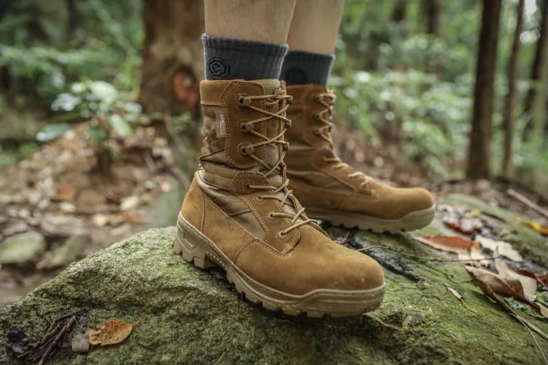 EM7216 “rattlesnake”8”High Top Desert Boots application scene 2
