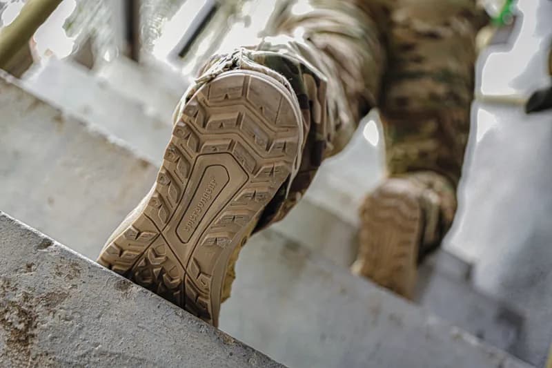 EM9746 Viper 8-inch Mobile Tactical Boots application scene 5
