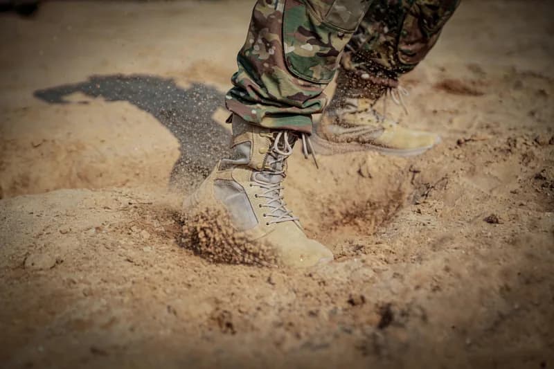 EM9746 Viper 8-inch Mobile Tactical Boots application scene 17