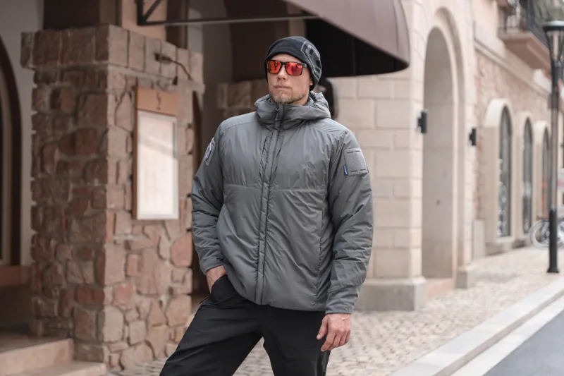 EMB06005 Toad Lightweight Insulated Jacket application scene 3