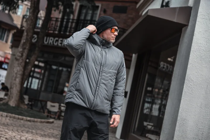 EMB06005 Toad Lightweight Insulated Jacket application scene 4