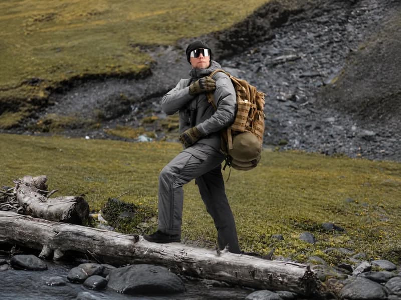 EMB06005 Toad Lightweight Insulated Jacket application scene 10