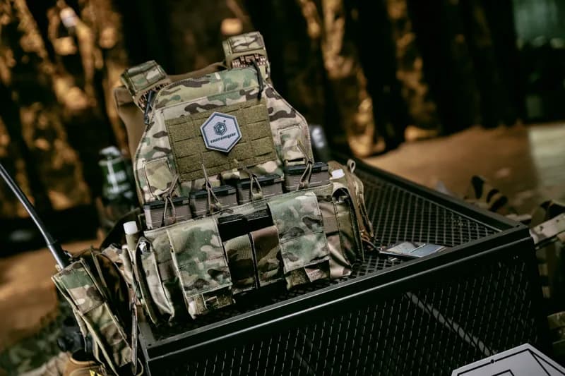 EM7404 LAVC Assault Plate Carrier W/ROC application scene 2