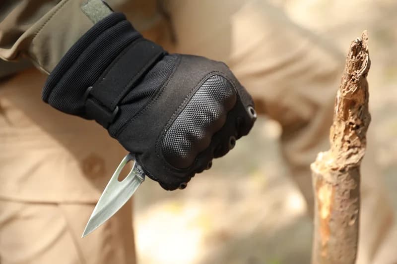 EM9657 Winter Tactical All Finger Gloves application scene 7