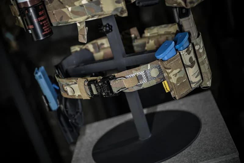 EM9674 FRO Style "Bison" Combat Belt application scene 1