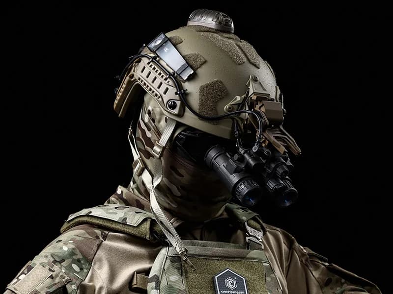 EM9695 Fast SF Ultra High Cut Tactical Helmet application scene 2