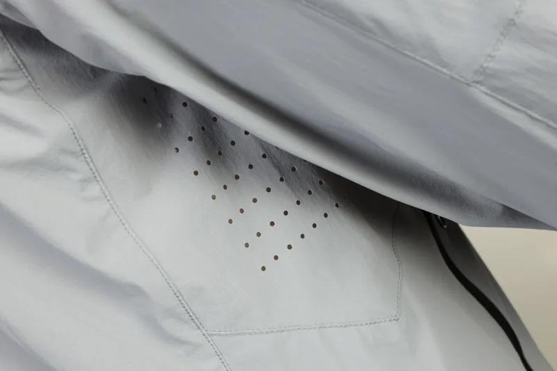 EMB9610 “Star” Commuting Sunscreen Coat construction detail 1