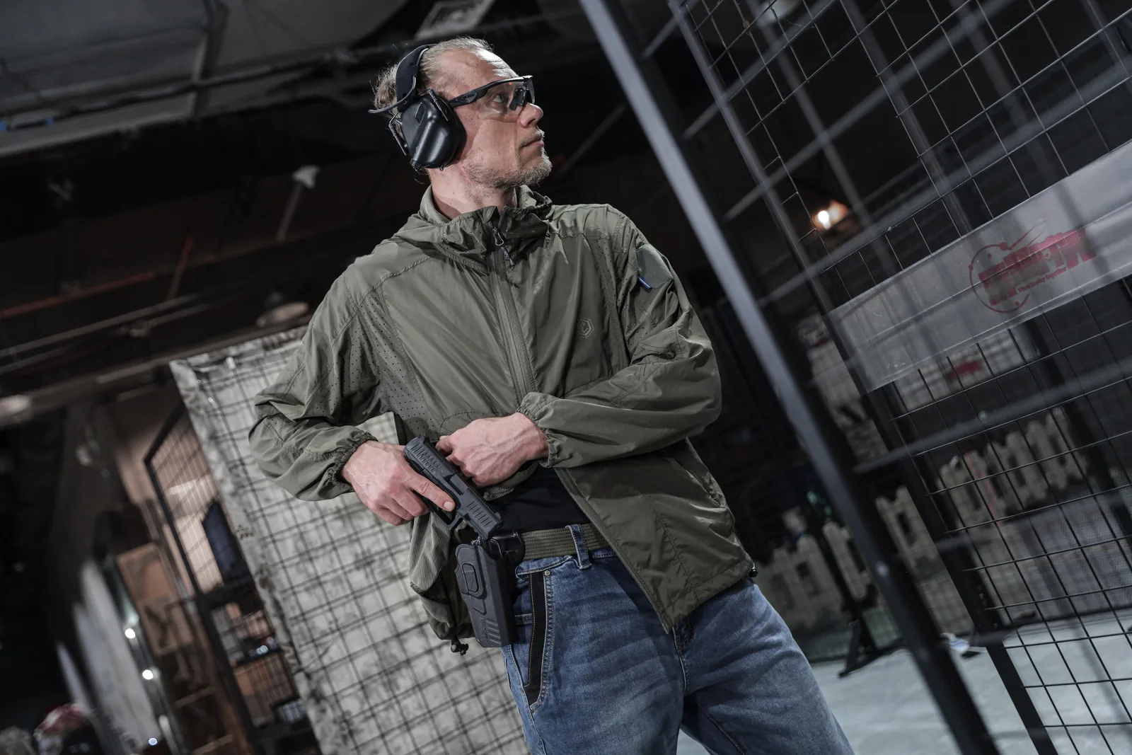 EMB9733 Batwing Sunscreen Jacket application scene 9